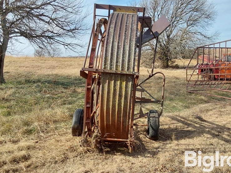 welch-ferris-wheel-bale-loader-image-6
