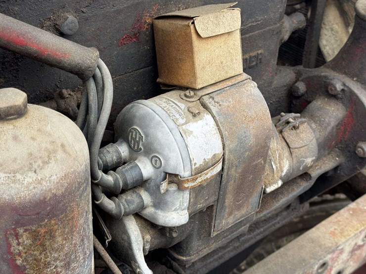 farmall-f-12-narrow-front-on-rubber-image-21