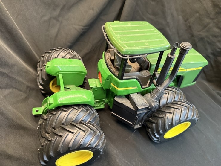 ertl-john-deere-9020-image-5