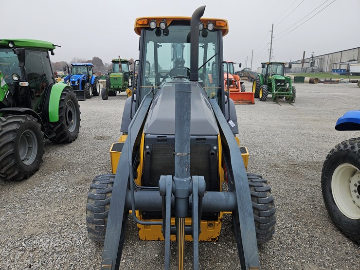 2019-deere-310l-image-4