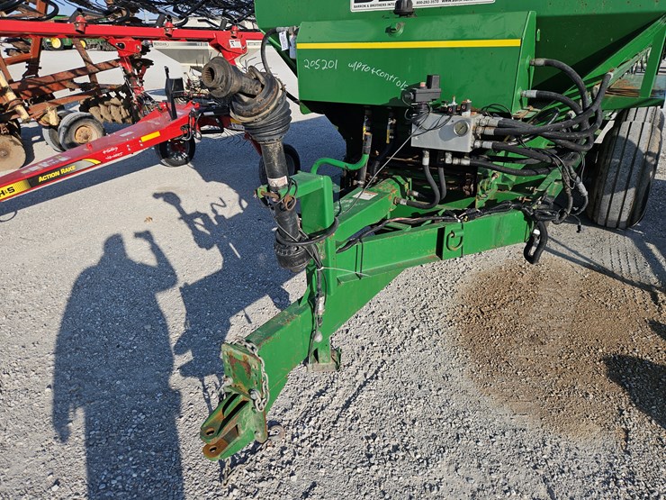 #205201-•-bbi-20-litter-spreader-image-2