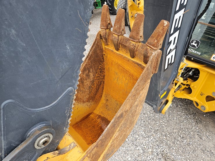 2019-deere-310l-image-13