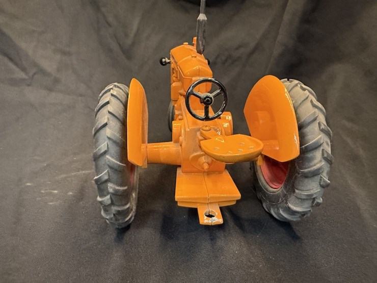 ertl-minneapolis-moline-u-image-5