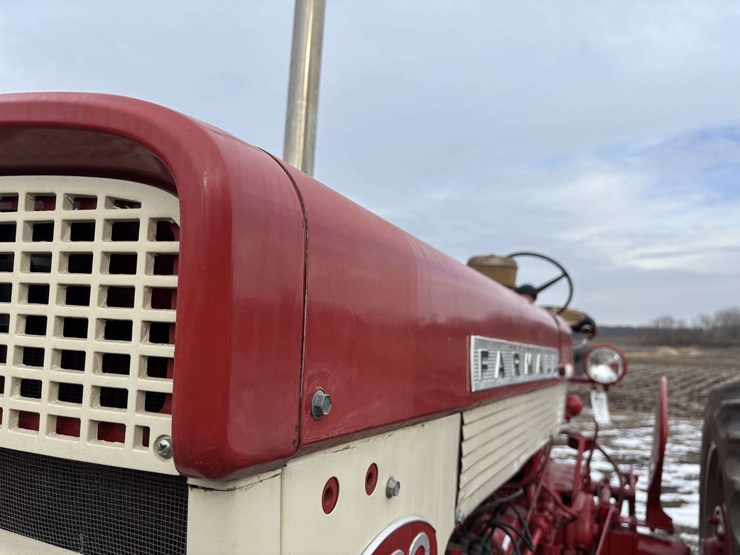 farmall-560-wide-front-image-12