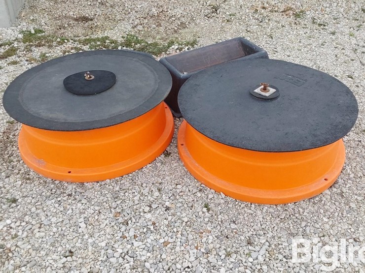 b-w-poly-mineral-feeders-image-4