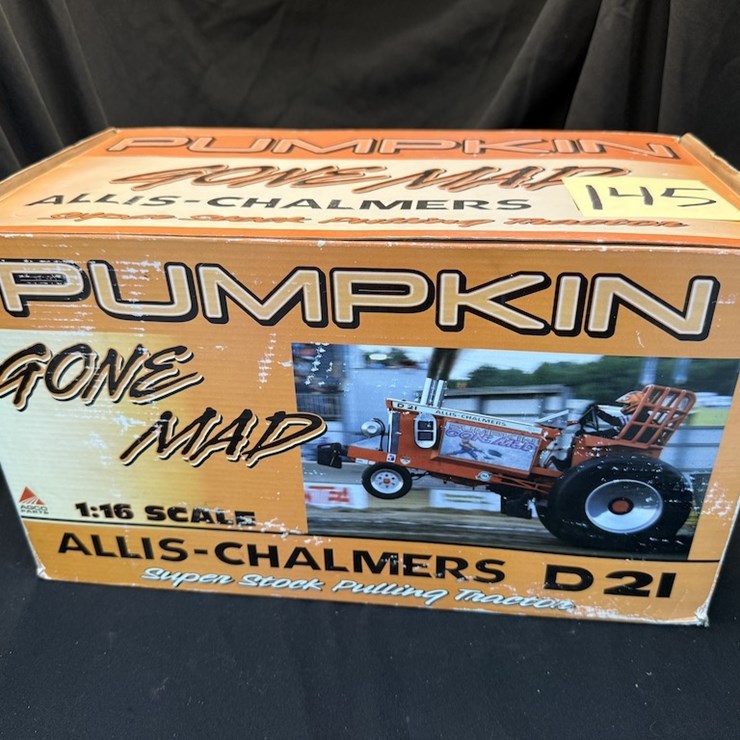 SpecCast Allis Chalmer D-21 Pulling Tractor