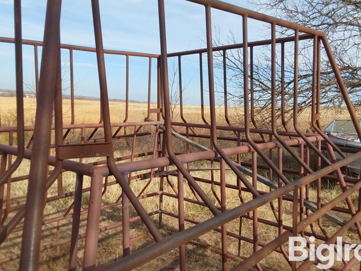 square-8-1/2'-x-9-1/2'-bale-feeders-image-12