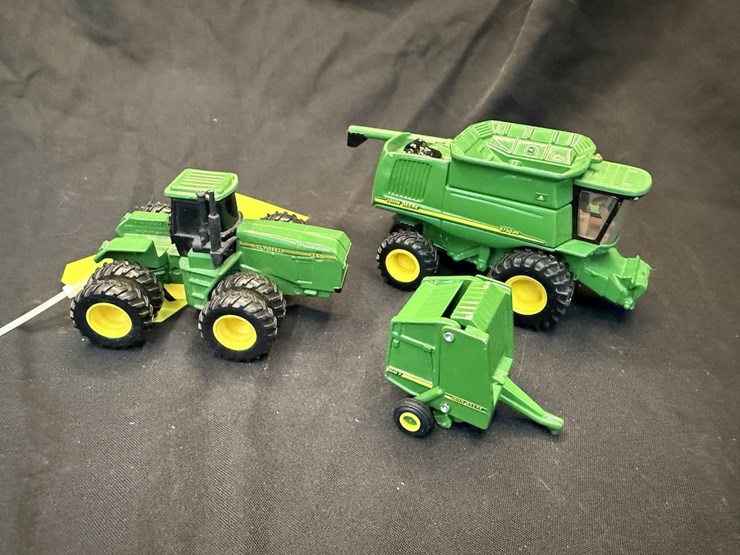 ertl-john-deere-1:64-scale-lot-image-3