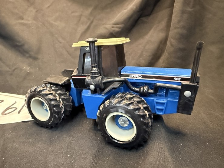 ertl-ford-846-versatile-image-3