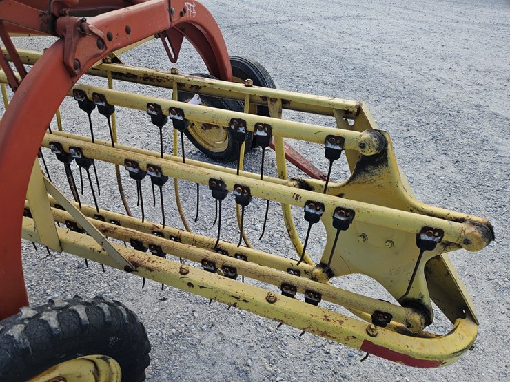 new-holland-258-image-7