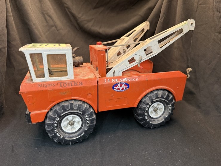 tonka-mighty-aa-tow-truck-image-1