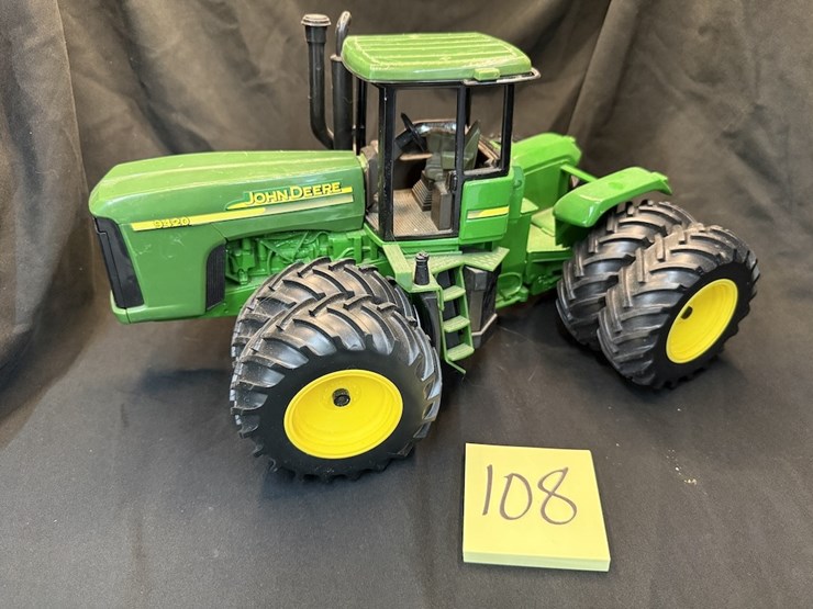 ertl-john-deere-9020-image-1