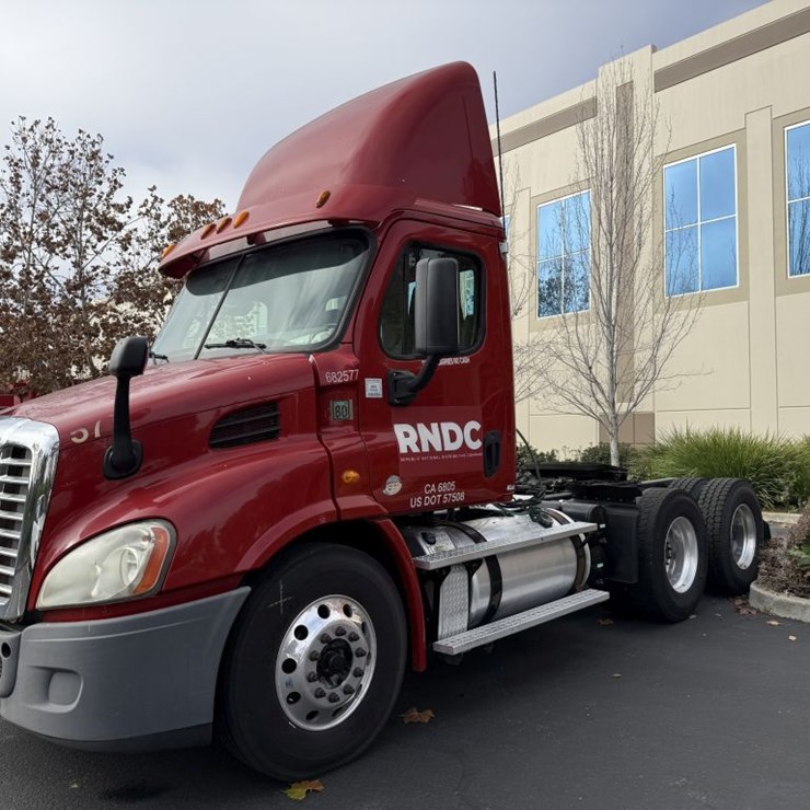 2014 FREIGHTLINER TANDEM AXLE DAY CAB TRUCK TRACTOR