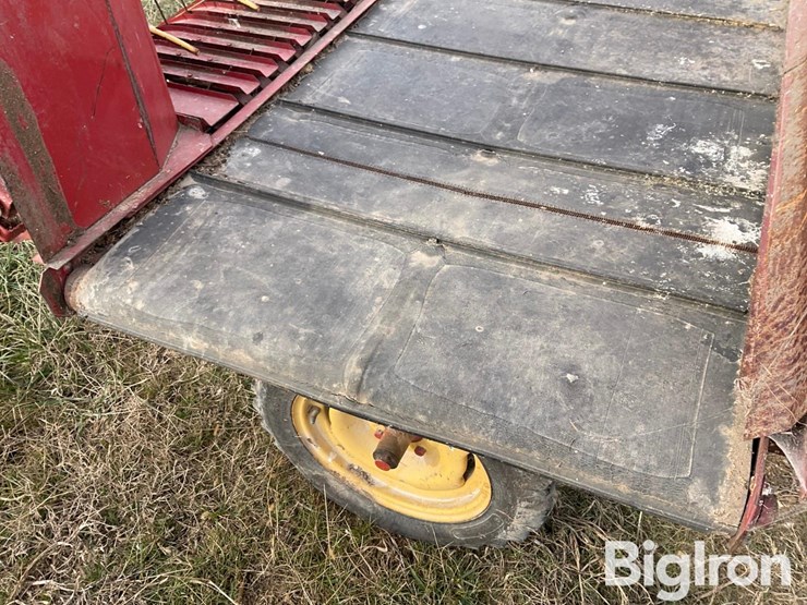 new-holland-144-image-10