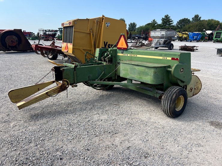 john-deere-336-image-4