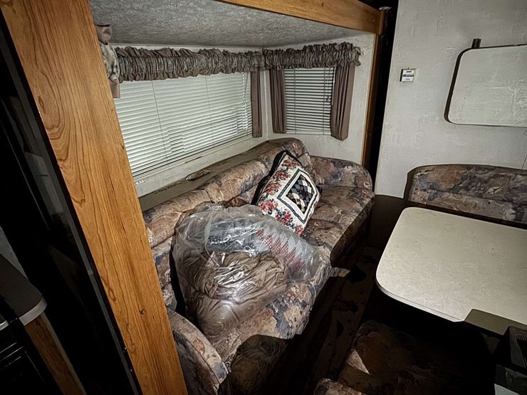 2000-coachmen-catalina-lite-hw-22'-travel-trailer-image-21