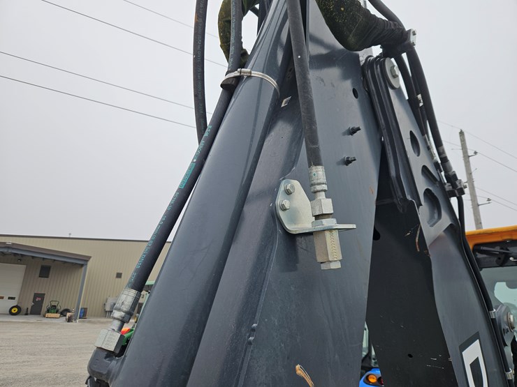 2019-deere-310l-image-12