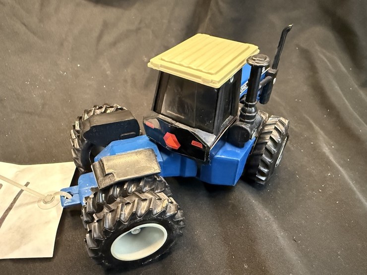 ertl-ford-846-versatile-image-4