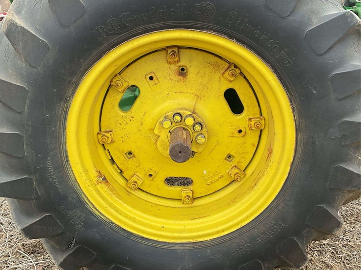 john-deere-70-image-25