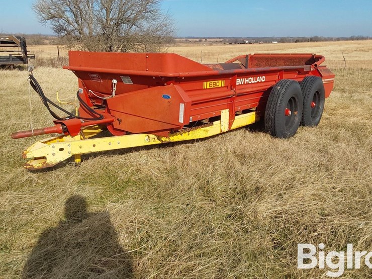 new-holland-680-image-1