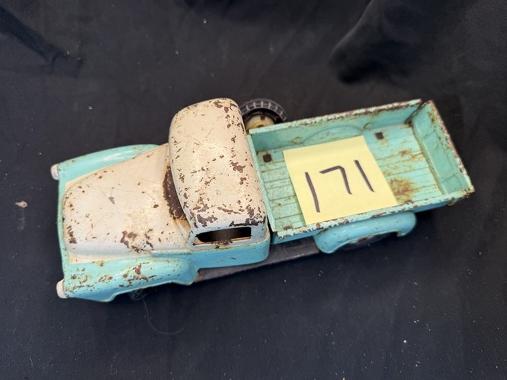 tru-scale-international-harvester-pickup-image-2