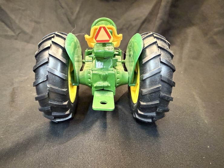 ertl-john-deere-4240-image-4