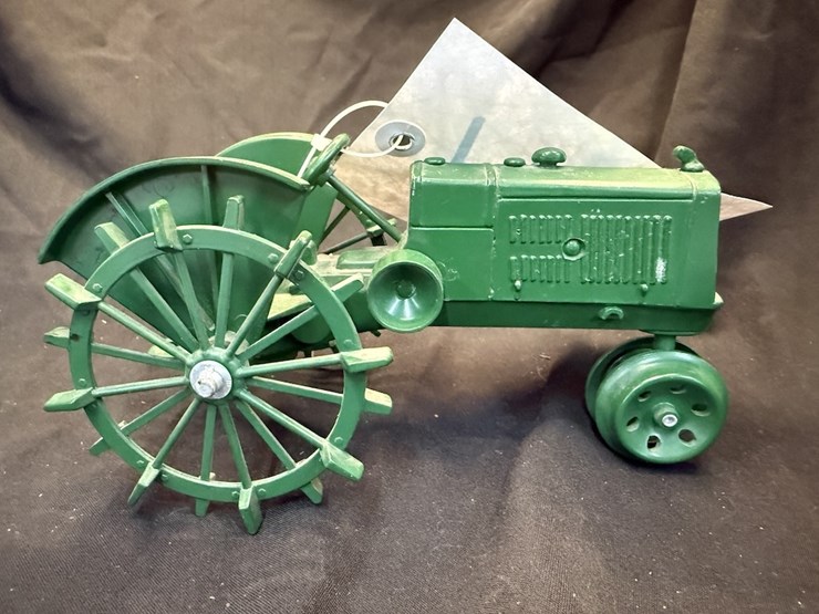 scale-models-oliver-70-row-crop-image-3