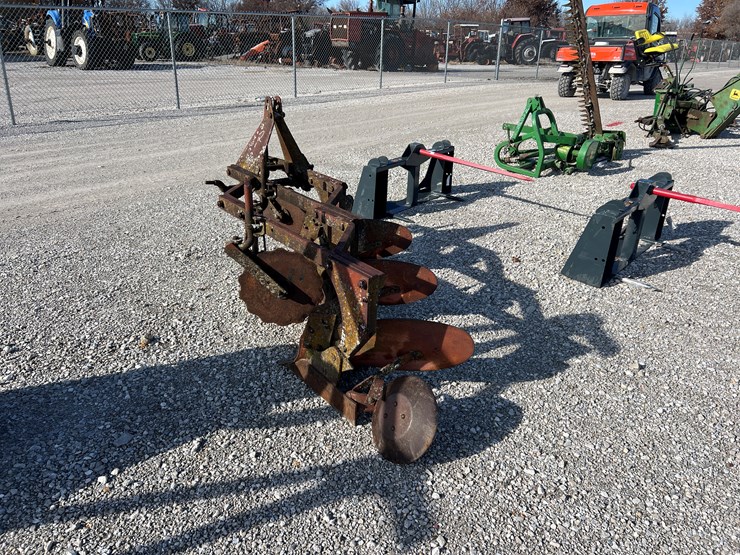 #208739-•-ford-plow-image-3