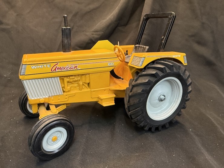 ertl-white-american-60-(yellow)-image-1