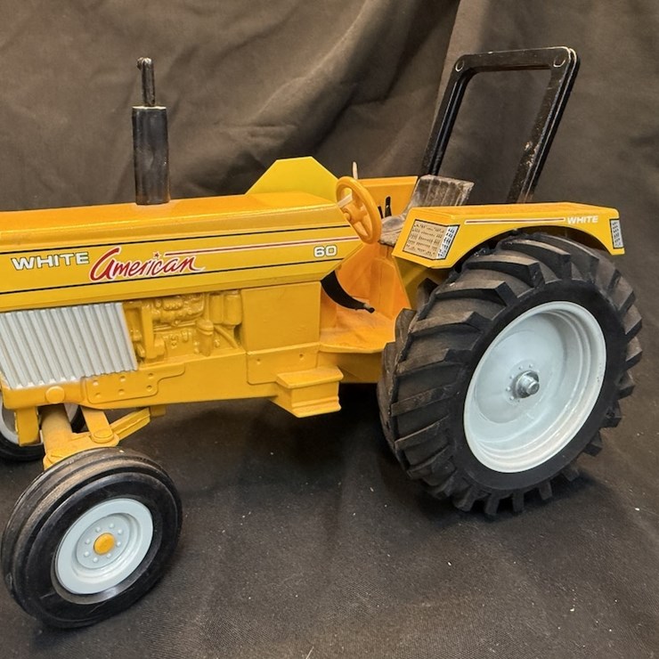 Ertl White American 60 (Yellow)