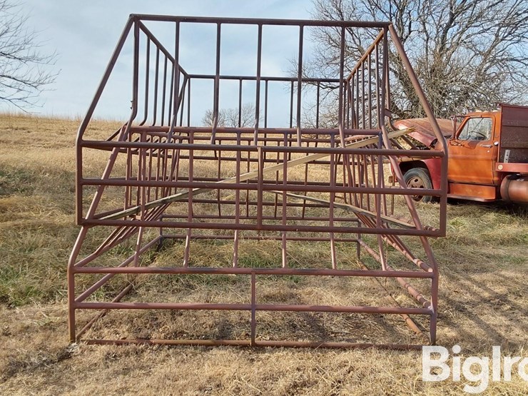 square-8-1/2'-x-9-1/2'-bale-feeders-image-6