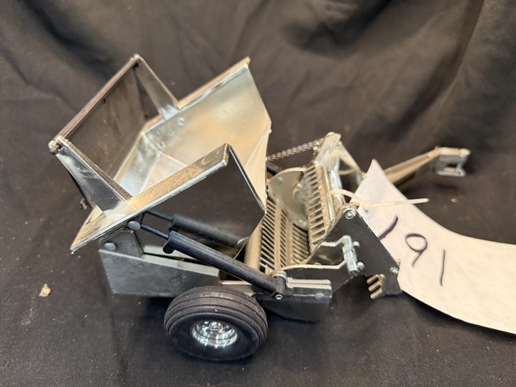 scale-models-degelman-rock-picker-(chrome)-image-5