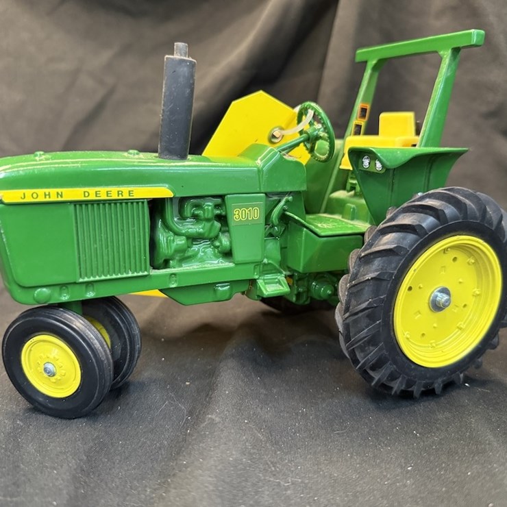 JOHN DEERE 3010