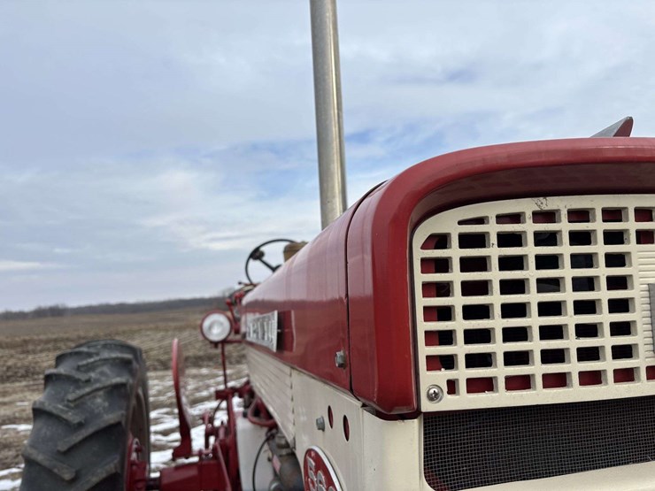 farmall-560-wide-front-image-13