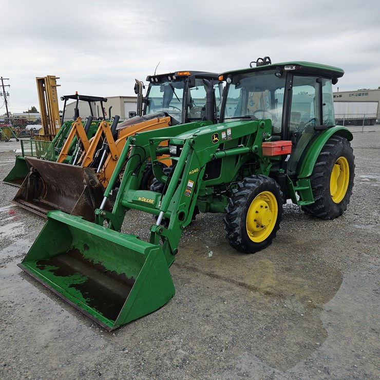 JOHN DEERE 5075E
