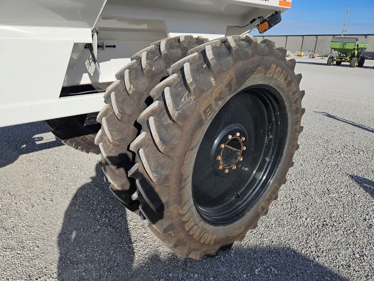 #205214-•-2023-dalton-ag-products-1064-fert-spreader-image-4