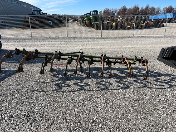 #208738-•-john-deere-chisel-rig-image-4