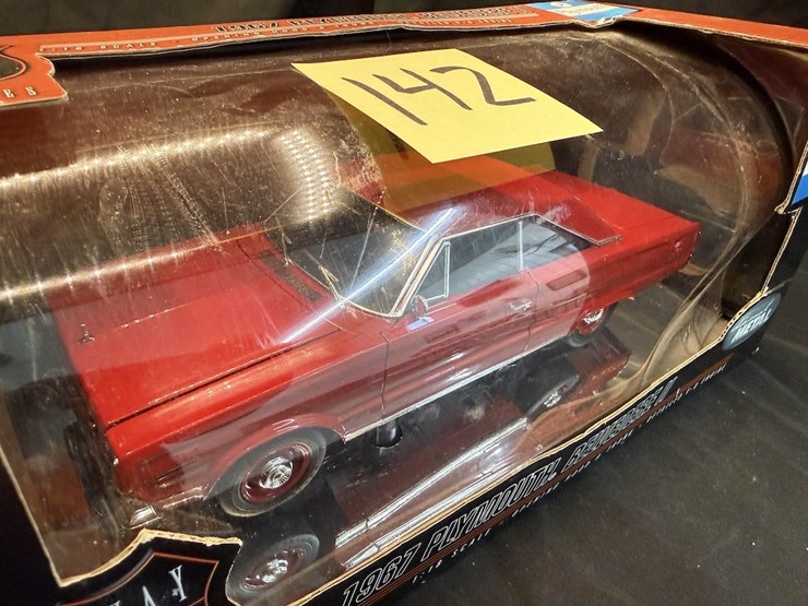 ertl-1967-plymouth-belvedere-image-3