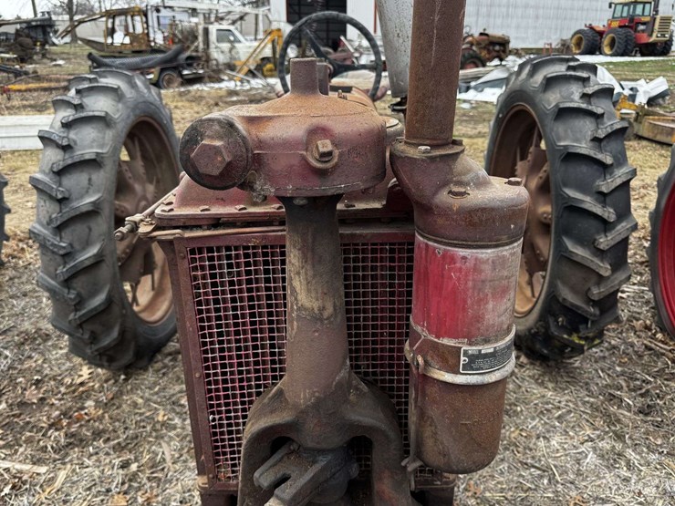 farmall-f-12-narrow-front-on-rubber-image-42