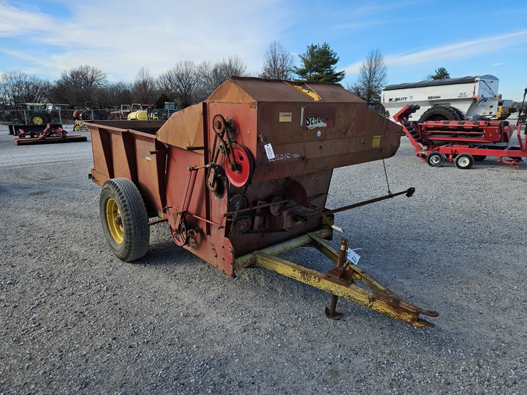 #205212-•-schuler-4x10-feed-wagon-image-1