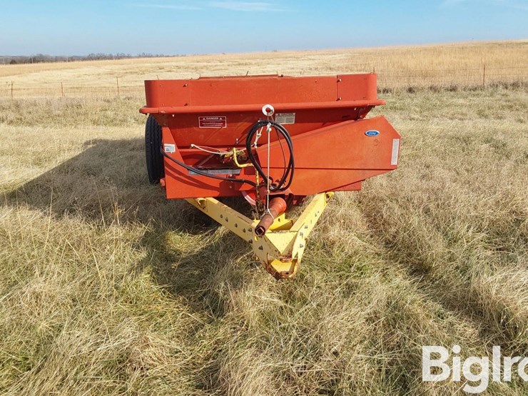 new-holland-680-image-2