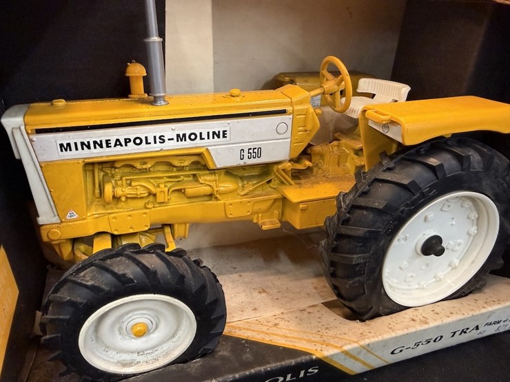 ertl-minneapolis-moline-g550-image-3