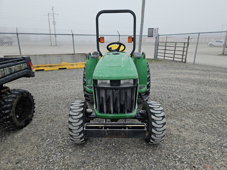 john-deere-3032e-image-2