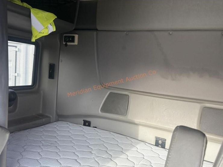 2017-international-prostar-image-48