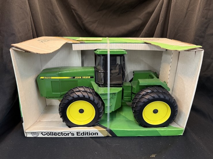 ertl-john-deere-8760-image-1