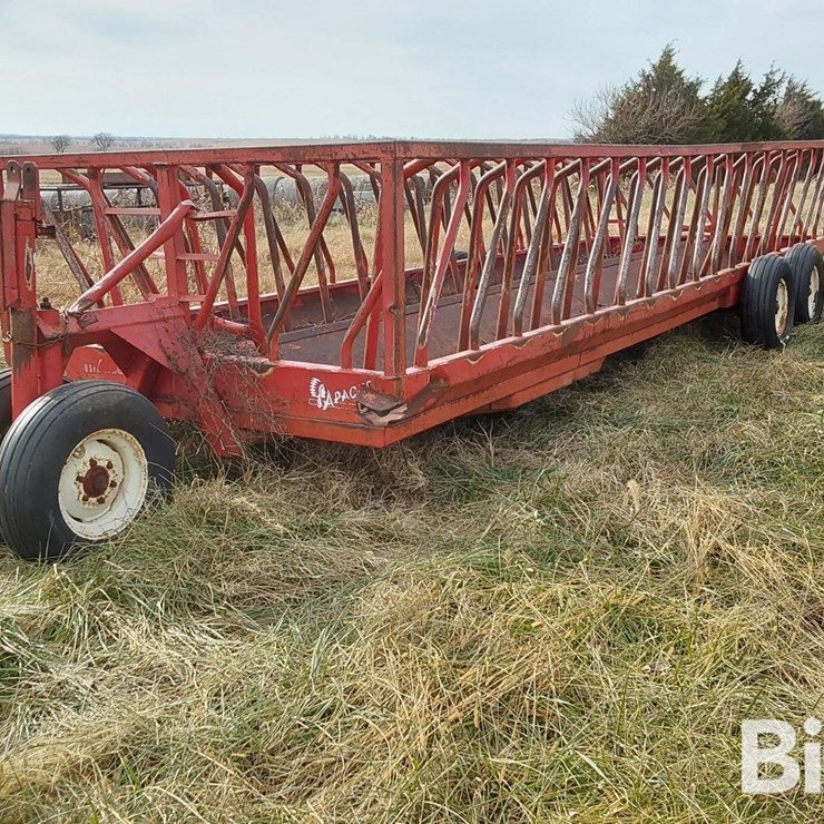 Apache WFW24A2 24' Feeder Wagon