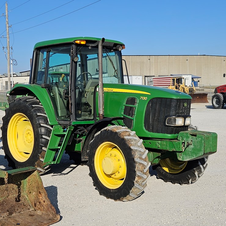 JOHN DEERE 7130
