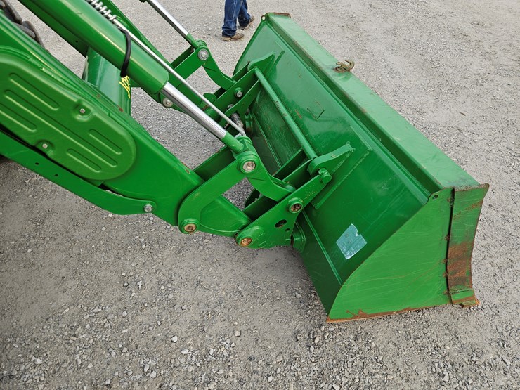 john-deere-6120e-image-6