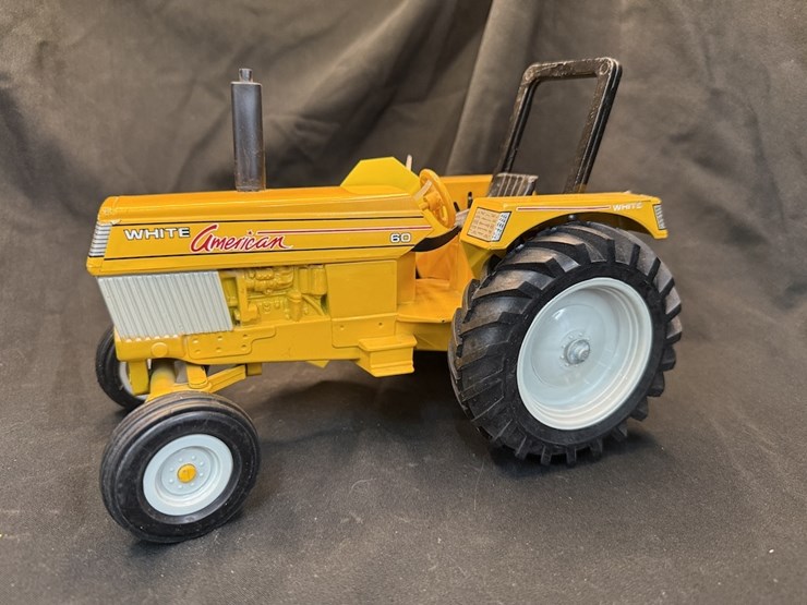 ertl-white-american-60-(yellow)-image-1