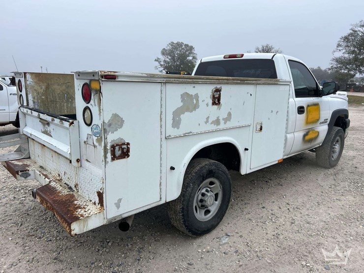 2006-chevrolet-silverado-2500-image-3